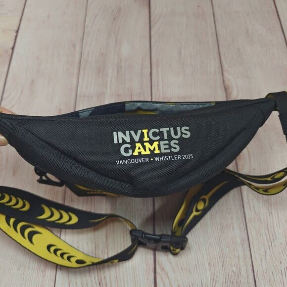 Herschel Invictus Games Vancouver Whistler 2025 Classic Hip Pack 2L - Picture 10 of 14
